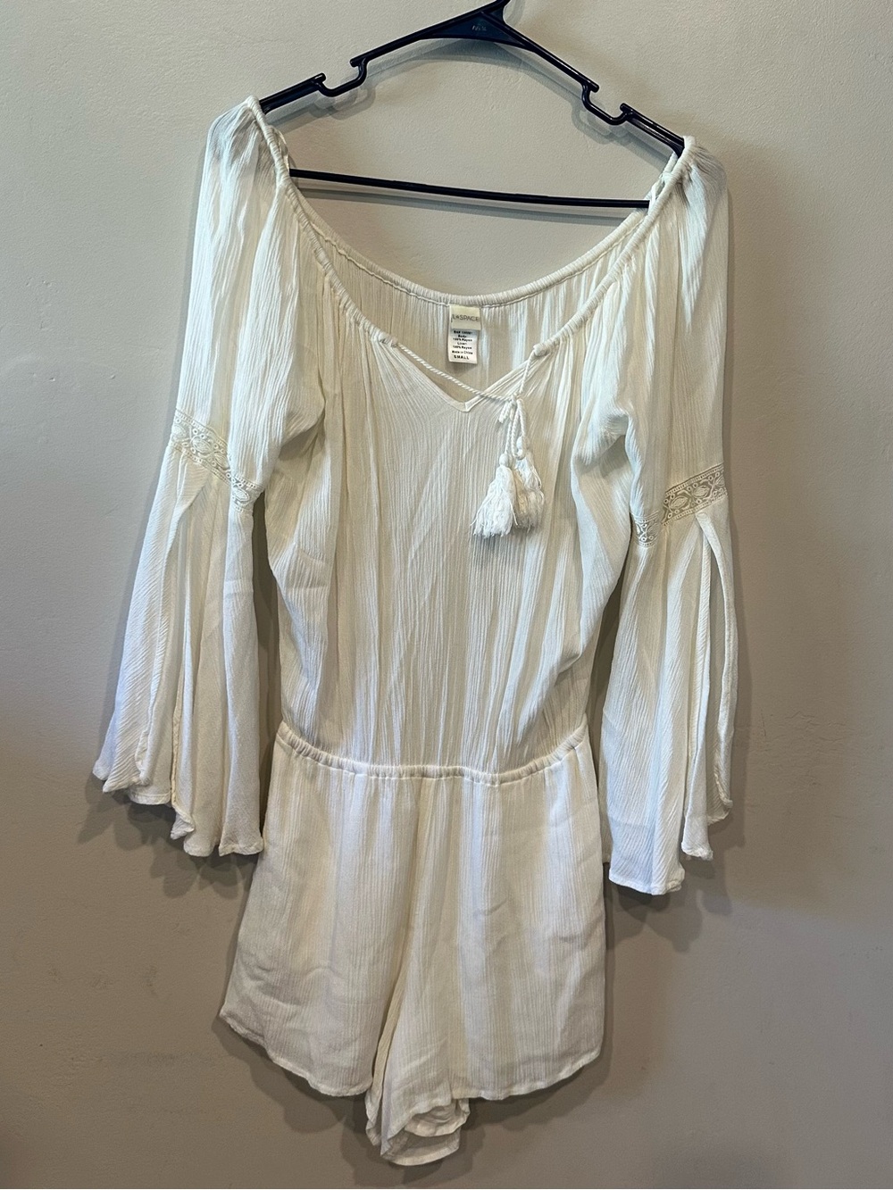 L SPACE White Rayon V-Neck Bell Sleeve Lace Tassel Tie Romper Women’s S